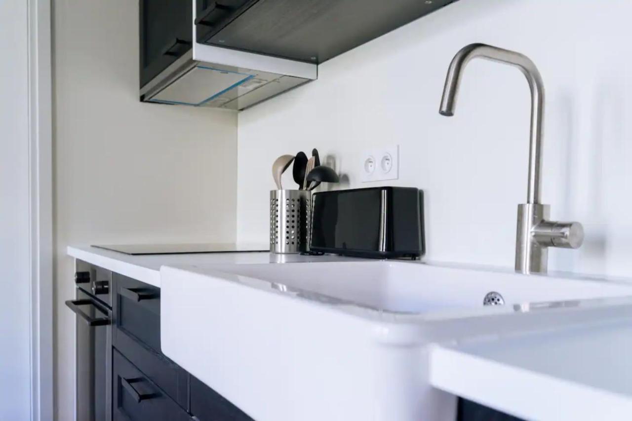 Stylish 2 Bedroom Apartment In ปารีส ภายนอก รูปภาพ